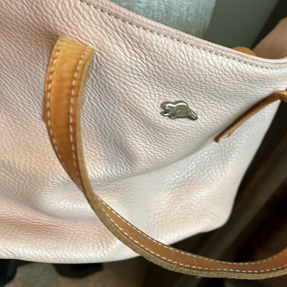 Gorgeous genuine leather Roots bag in light dusty pink - Picture 2 of 10